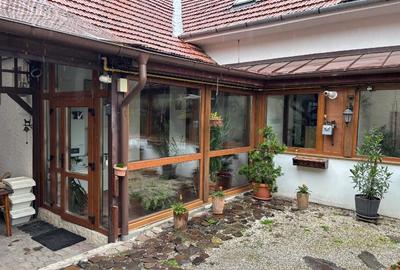 Inchiriez apartament doua camere in vila
