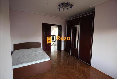 Vila impunatoare cu iesire la lac in Peris - 9