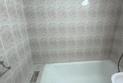 Apartament cu 3 camere decomandat în 9 Mai - 9