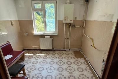 Apartament cu 4 camere decomandat în Bicaz - 2