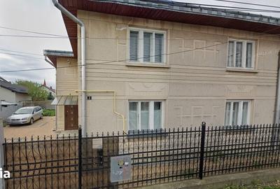 Casă cu 8 camere cu Teren 400 Mp în Central