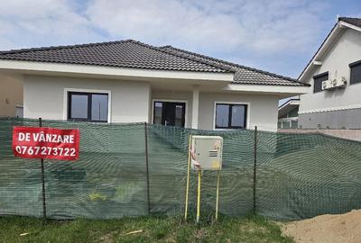 Casă cu 3 camere cu Teren 640 Mp în Moșnița Nouă