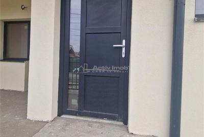 Casă cu 4 camere cu Teren 178 Mp în Central - 1