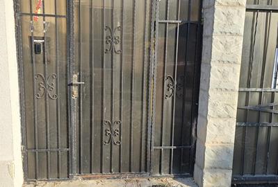 Casă cu 2 camere cu Teren 100 Mp în Central - 5