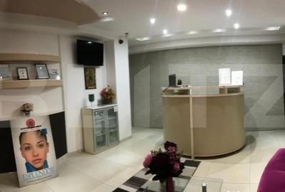 Spațiu comercial, de 290 mp, în Micro 3 - 5