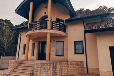 Casă individuală cu 5 camere cu Garaj în Trivale - 1