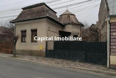 Casă cu Teren 895 Mp în Central - 2