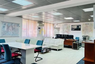 Spațiu comercial, de 240 mp, în Luna - 14