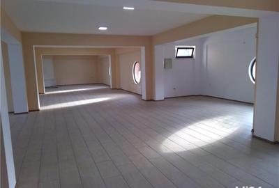 Spațiu comercial, de 450 mp, în Central - 5