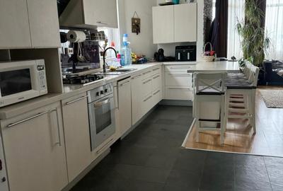 Apartament 3 camere decomandat .situat intr o zona excelenta din Sector 3 - 8