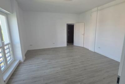 Apartament cu 2 camere decomandat în Baza 3 - 8
