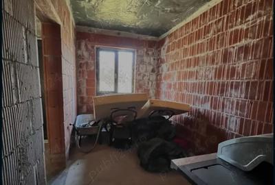 Casa la rosu de vanzare - Bujac - 3