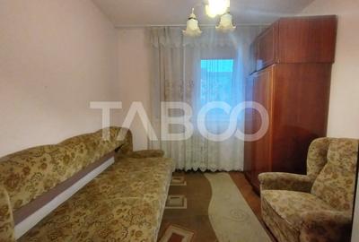 Apartament 3 camere de inchiriat etaj intermediar mobilat utilat Apartament 3 camere de inchiriat etaj intermediar mobilat utilat - 2