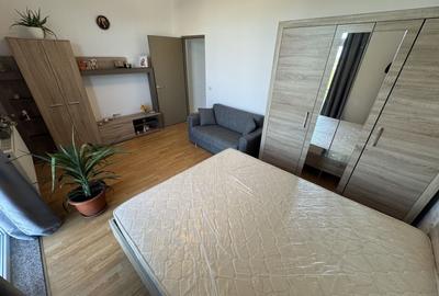 Garsonieră decomandată, mobilată în Primo