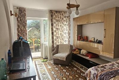 Închiriez apartament 120 mp