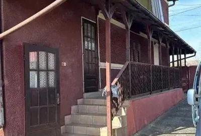 Casă cu 6 camere cu Teren 1000 Mp în Nazna - 1