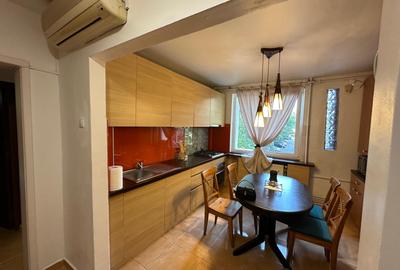 Apartament cu 4 camere decomandat în Titan