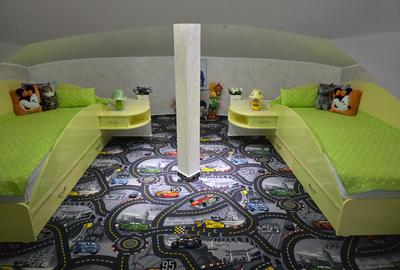 Casă individuală cu 6 camere cu Teren 600 Mp în Km 5 - 14