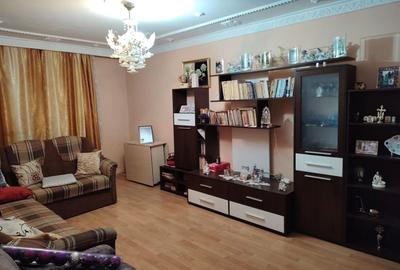 De vanzare apartament 3 camere - 1