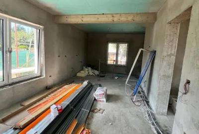 Casă cu 5 camere cu Teren 250 Mp în Central