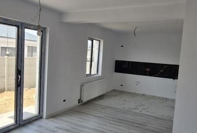 Casă individuală cu 4 camere cu Canalizare în Vârteju