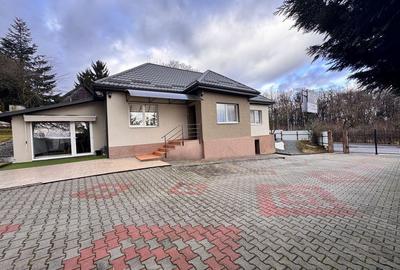 Casă cu 3 camere cu Teren 1500 Mp în Central - 1