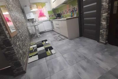 Apartament cu 2 camere decomandat în Broșteni - 2
