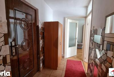 Apartament cu 2 camere decomandat în Micro 17 - 2