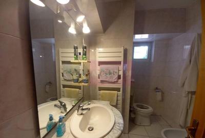 Apartament cu 4 camere decomandat în Central