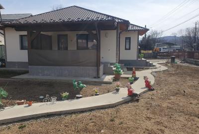 Casă cu 3 camere cu Canalizare în Central - 8