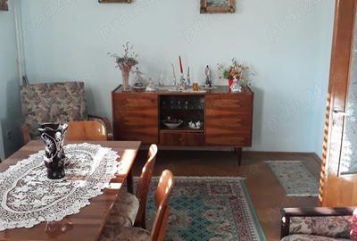 Vand ap.3 cam conf.1 decomandat.bloc de 4 etaje la etajul 4 - 4