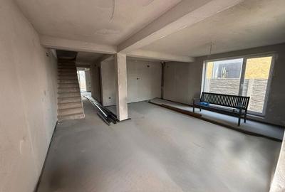 Casă cu 3 camere în Dumbrăvița