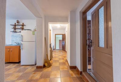 Casă cu 3 camere cu Teren 2450 Mp în Central - 4