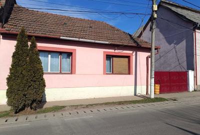 Casă cu 4 camere în Central - 1