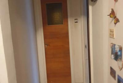 Apartament cu 3 camere semidecomandat, mobilat în Berceni - 2