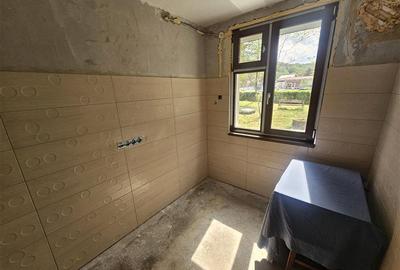 Apartament cu 2 camere semidecomandat în Micro I - 23