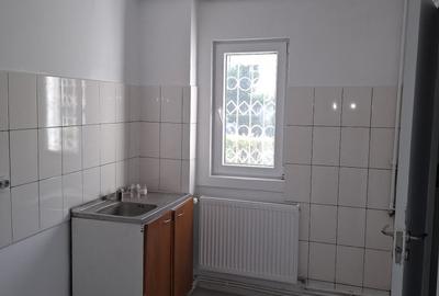 Apartament 2 camere decomandat situat in strada Zizinului in Gemenii! - 3