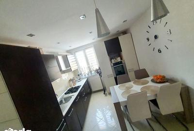 Apartament cu 3 camere în Libertății