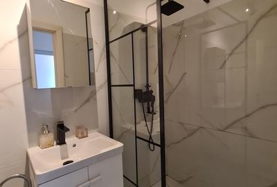 Titan, Piata Trapezului, 1 minut metrou 1 Decembrie 1918 - 14