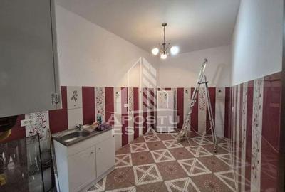 Apartament cu 2 camere la curte comuna, centrala termica, boxa de 50mp - 4