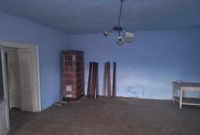 Casă cu 4 camere în Central - 2