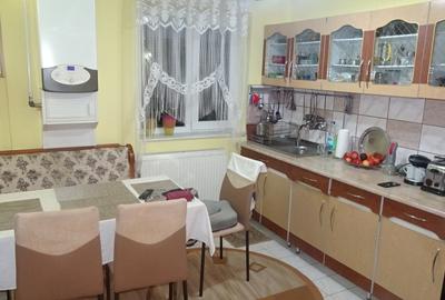 Apartament cu 3 camere decomandat în Scărișoara - 2