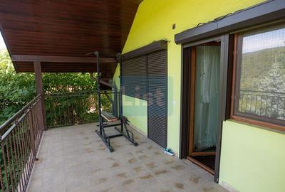 Casă cu 5 camere cu Garaj în Văliug - 21