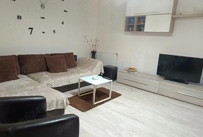 Inchiriez apartament doua camere decomandat - 1