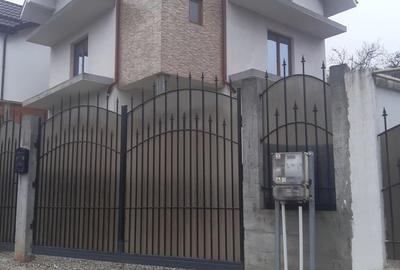 Casă cu 4 camere în Central - 2