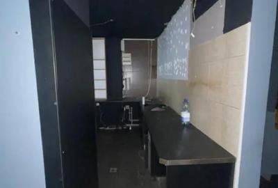 Spațiu comercial, de 142 mp, în Central - 8