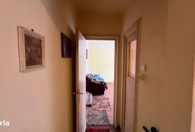 Garsonieră decomandată în Petros