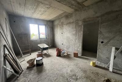 Duplex la gri 175 mp utili 58 mp demisol curte 180 mp  3 bai 3/4 dormitoare - 24