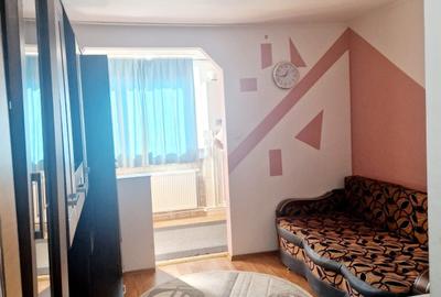 Garsoniera zona Judetean,etajul 2,mobilata,parcare,58000 Euro