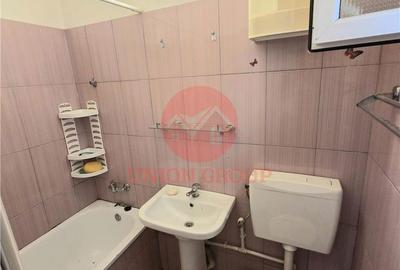 Casă cu 4 camere semidecomandat cu Canalizare în Central - 2